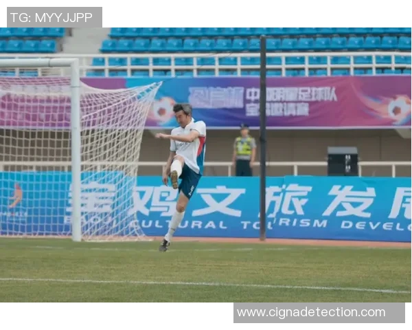 足球明星社交秀精彩瞬间合集尽享球场外的魅力与风采